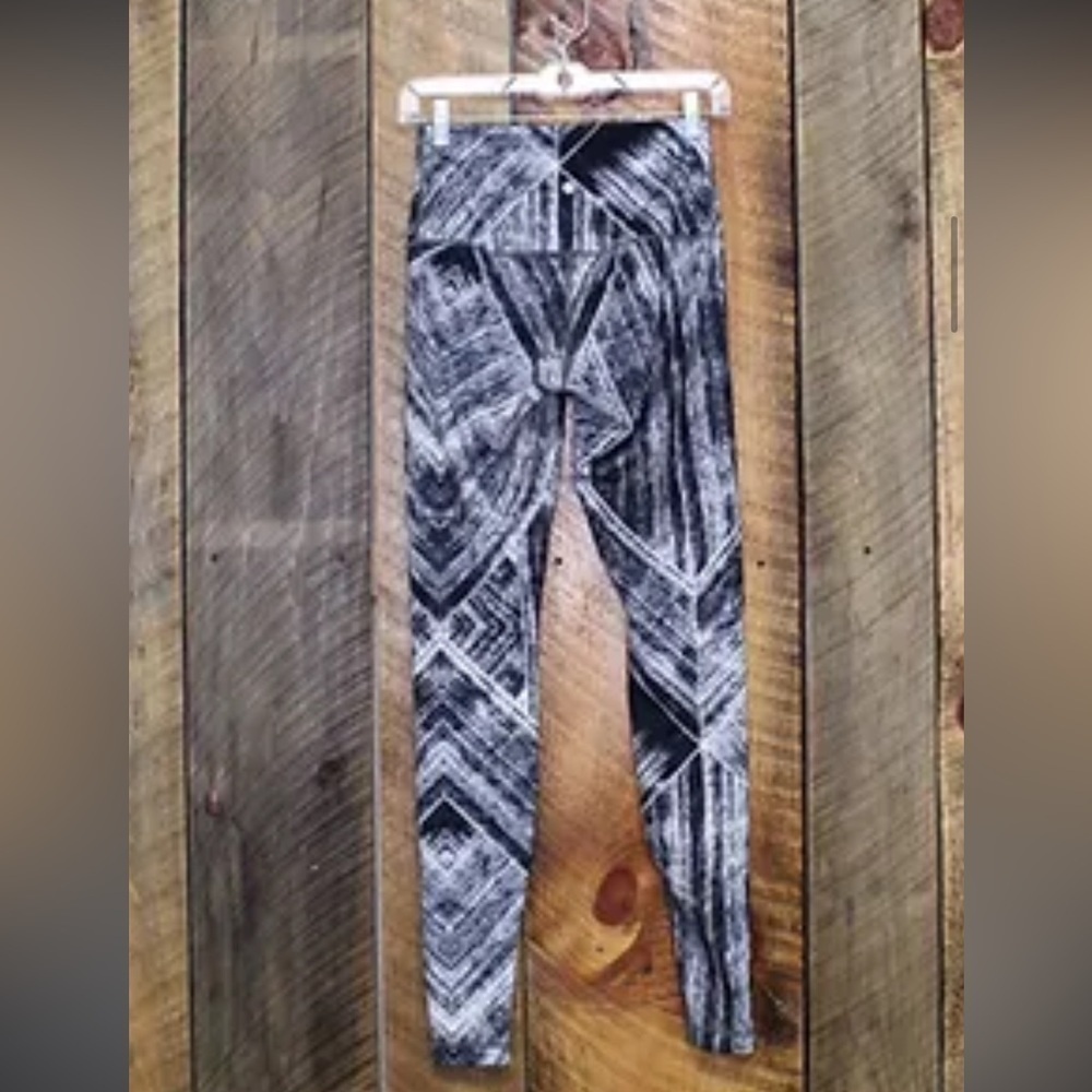 Lululemon Wunder Under Roll Down Leggings Womens Heat Wave White Black. Size 4 - Picture 11 of 12